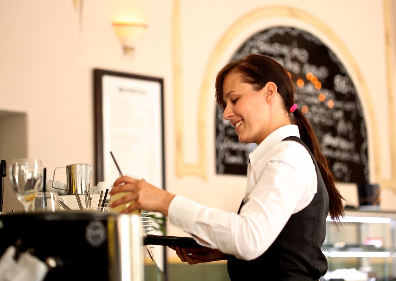 Uno de cada cinco jóvenes en México, se emplea en el sector restaurantero