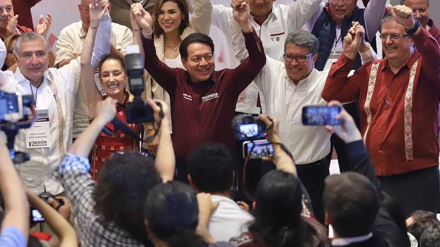 ‘Corcholatas’ firman acuerdo de unidad; habrá 5 encuestas para definir candidato