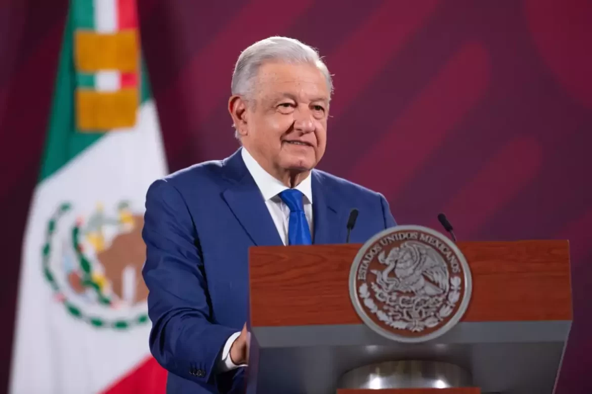 AMLO critica ‘narcocorridos’ y resalta que Grupo Firme no hace apología del crimen