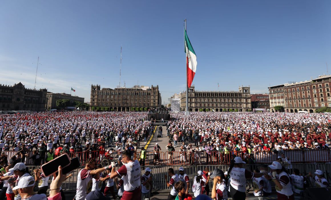 Clase masiva de box en el Zócalo: Rompe récord por segundo año consecutivo; asistieron 30 mil