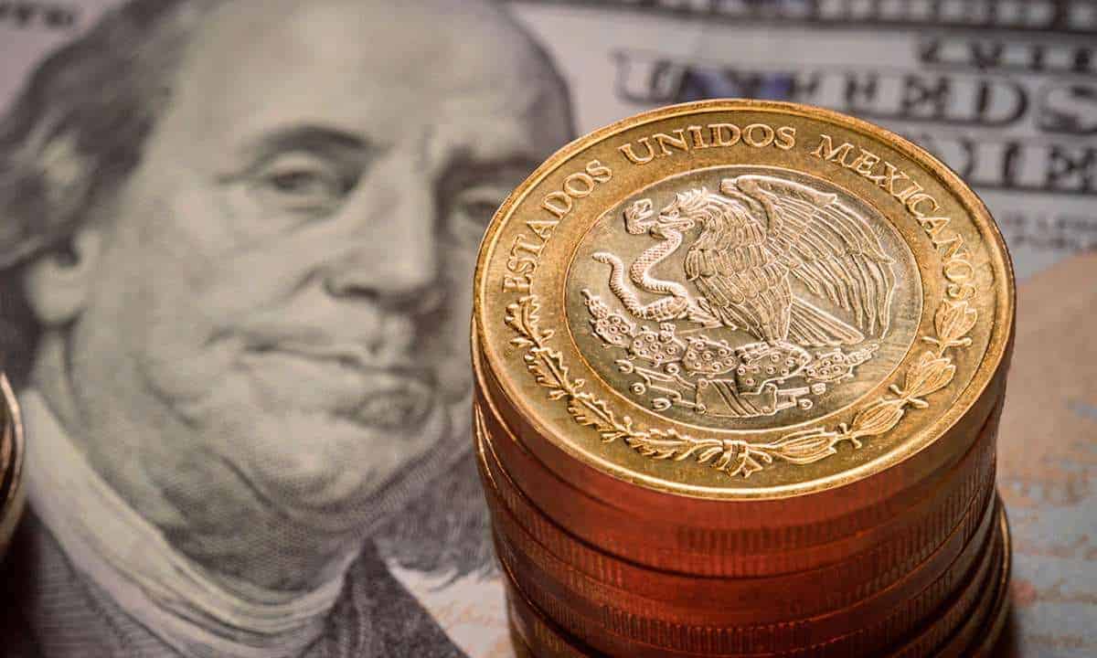 Peso quiere cerrar con ‘broche de oro’ la semana frente al dólar: se cotiza en las 17.28 unidades