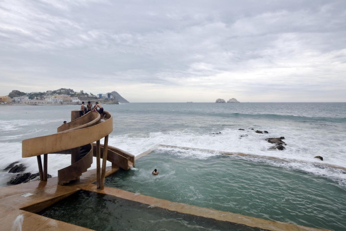 Conoce La Carpa Olivera, una alberca a la orilla del mar de Mazatlán