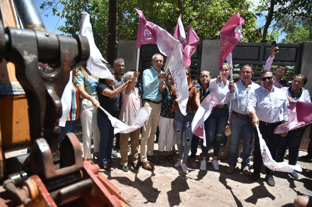 Inicia pavimentación de callejón 2 de abril de la Anáhuac en Los Mochis anhelado después de 52 años